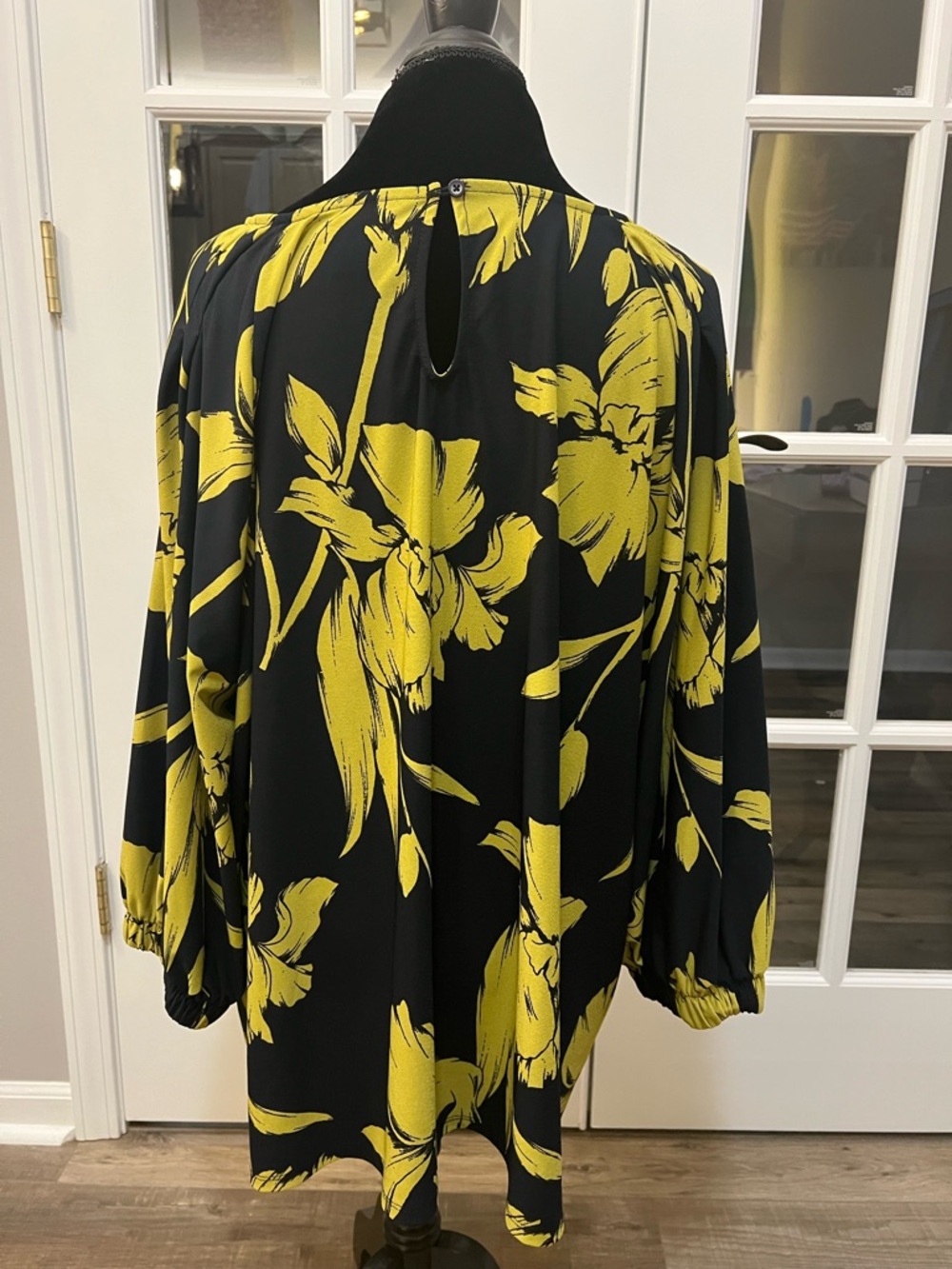 Halogen Black and green Printed long sleeved Blouse Sz 4X EUC - Picture 4 of 7